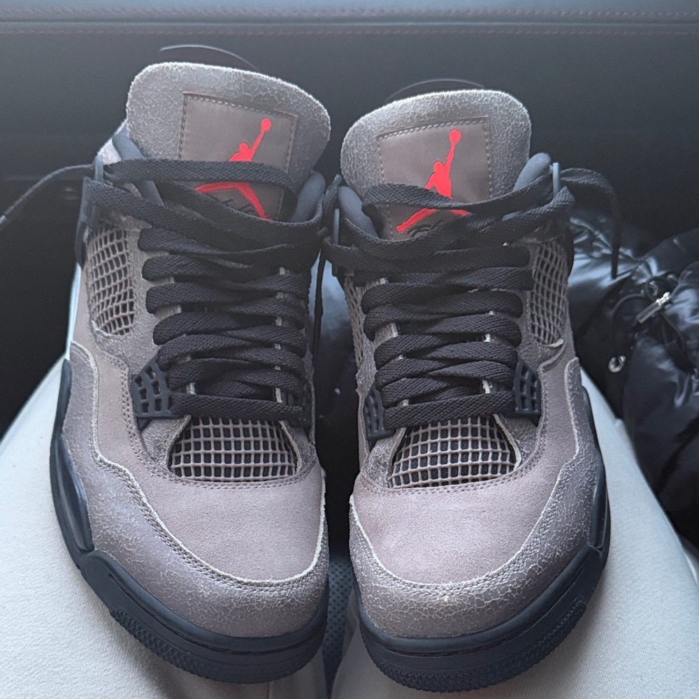 Jordan 4 Retro Taupe Haze RARE! Men’s 9.5 (Used for a photo shoot once) - Picture 5 of 14